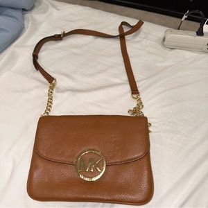 BRAND NEW NEVER USED WITHOUT TAGS MICHAEL KORS CROSSBODY BAG